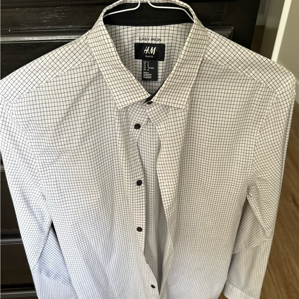 H & M black and white thin checkered button down